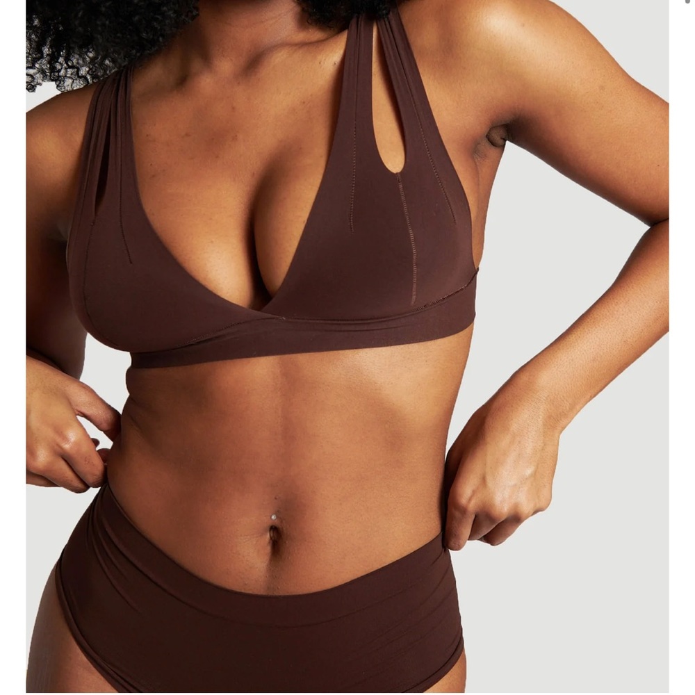 TWO NWT nuudii system bras